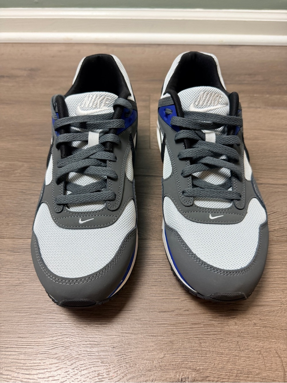 Men’s Nike Air Max Correlate Sneakers Grey Black Royal Blue - Size 11 - Like NEW - Picture 2 of 8